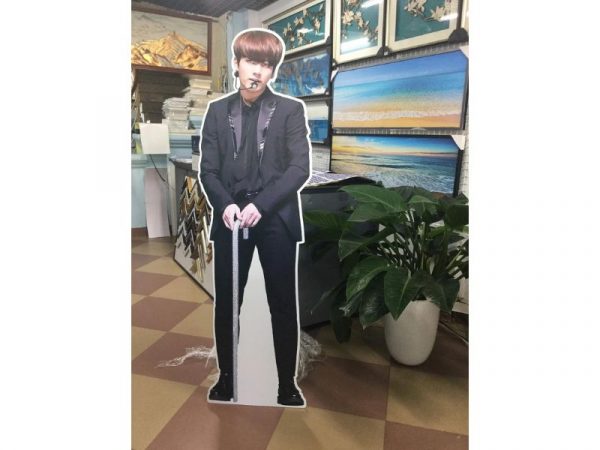 standee mô hình người