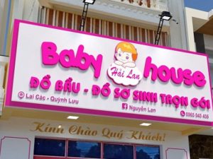 Bảng Hiệu Màu Hồng