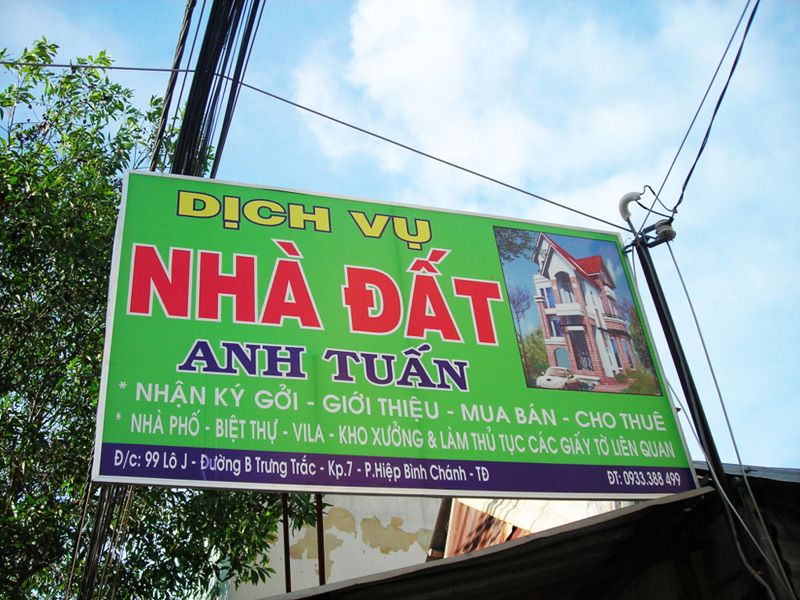 bảng hiệu nhà đất chứa những thông tin quan trọng