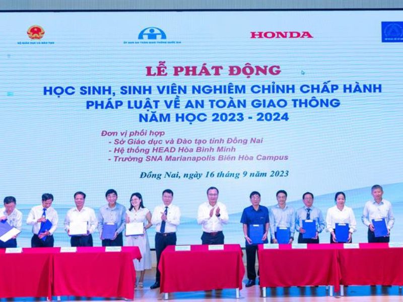 Backdrop an toàn giao thông mẫu 2