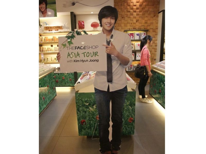 Standee mô hình mẫu 1