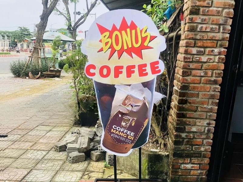 Mẫu standee mô hình ly cà phê số 4