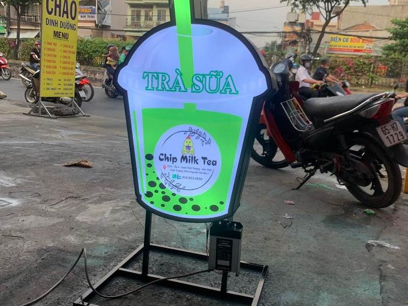 Standee mô hình ly trà sữa mẫu 2