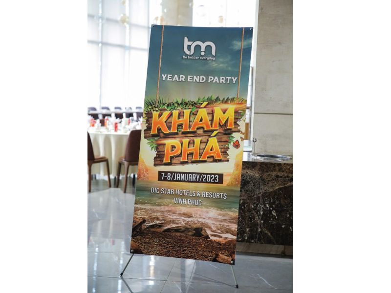 Mẫu Standee tất niên số 2