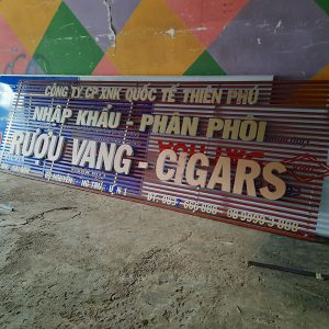 Bảng hiệu rượu vang